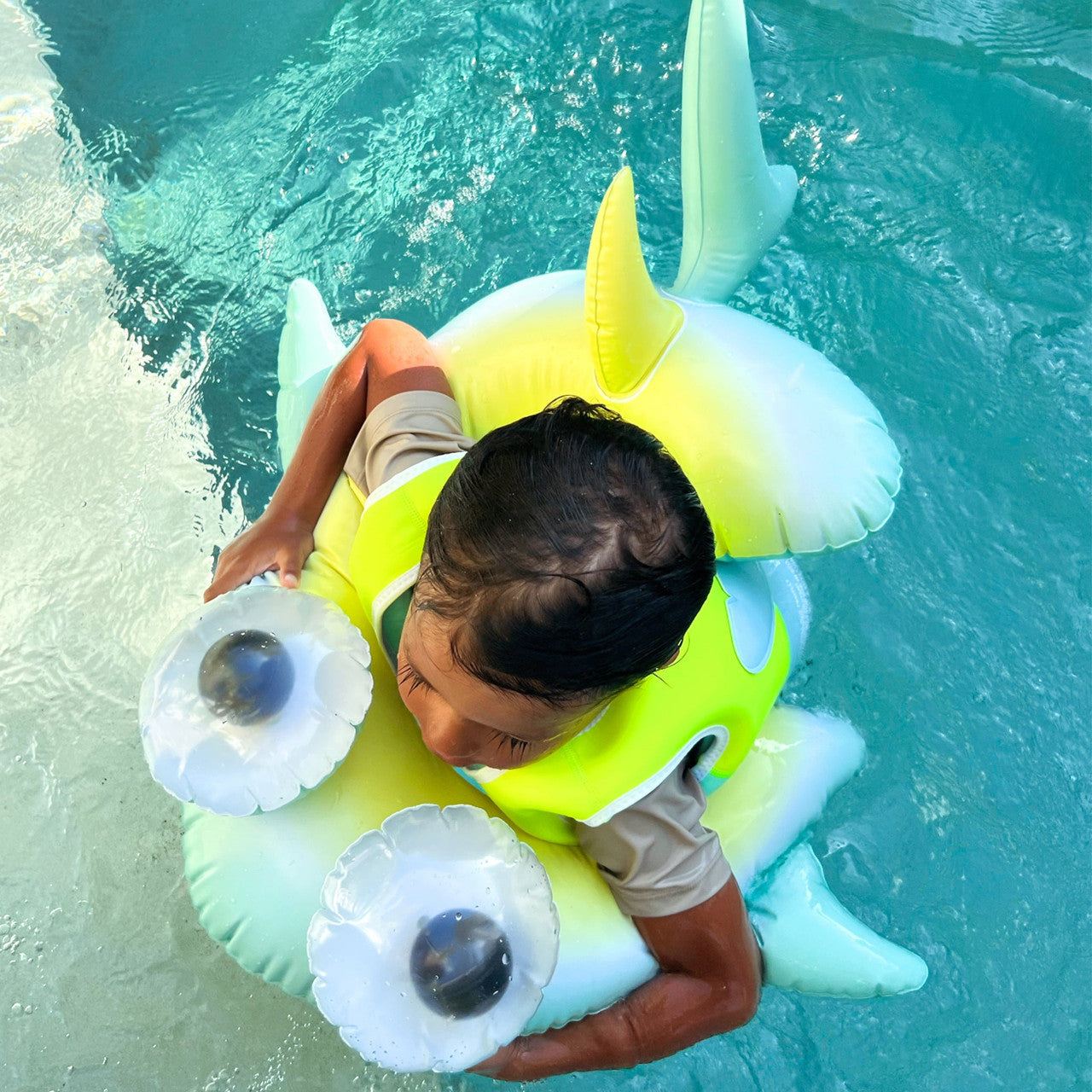 Sunnylife - Kids Tube Pool Ring - Salty the Shark