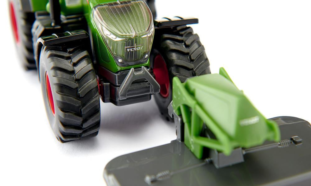 Siku -2000 - Fendt 942 Vario with Front Mower - 1:50 Scale