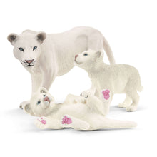 Schleich Wild Life - Lion Mother with Cubs