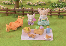 Sylvanian Families - Sunny Picnic Set - Fennec Fox Sister & Baby