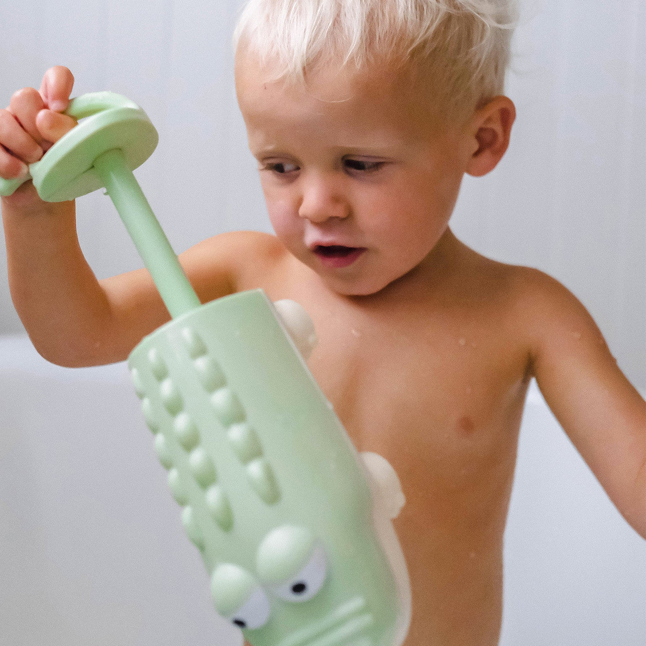 Sunnylife - Water Squirters - Crocodile Pastel Green