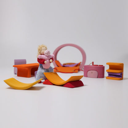 Grimm’s Pink-Orange Mobile Home
