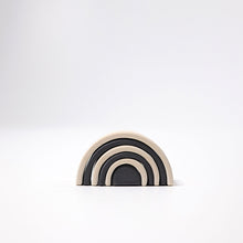 Grimm’s Small Rainbow Monochrome