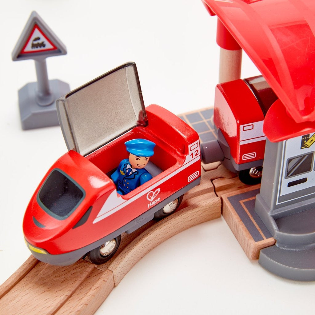 Hape Rail - Busy City Rail Set