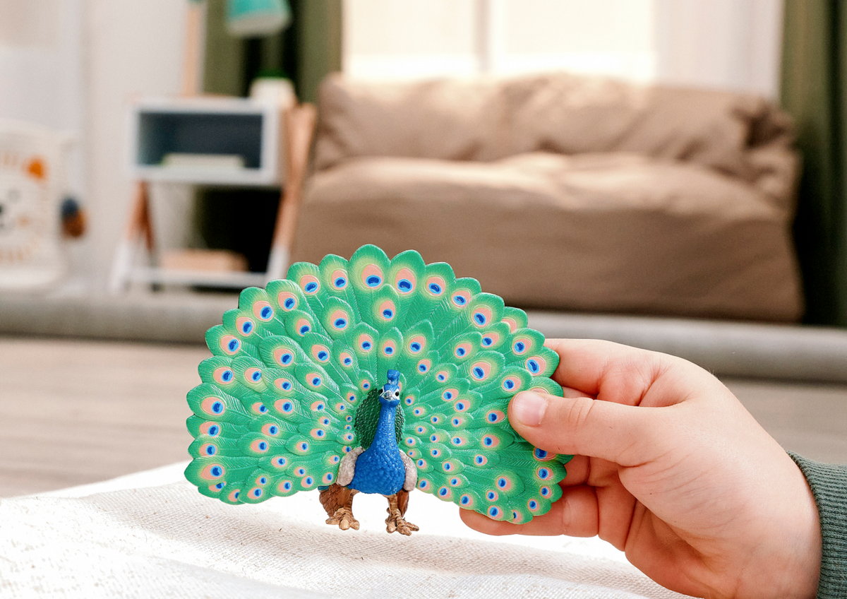Schleich Peacock 14926 hand-painted FARM WORLD peacock figurine with colourful tail feathers