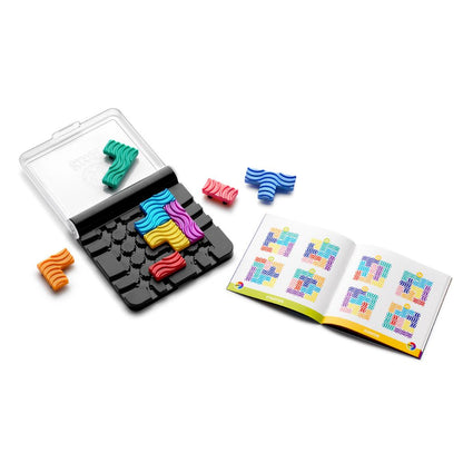 IQ Flow puzzle pieces sliding in from the edge of the board, showing the order-based puzzle mechanism