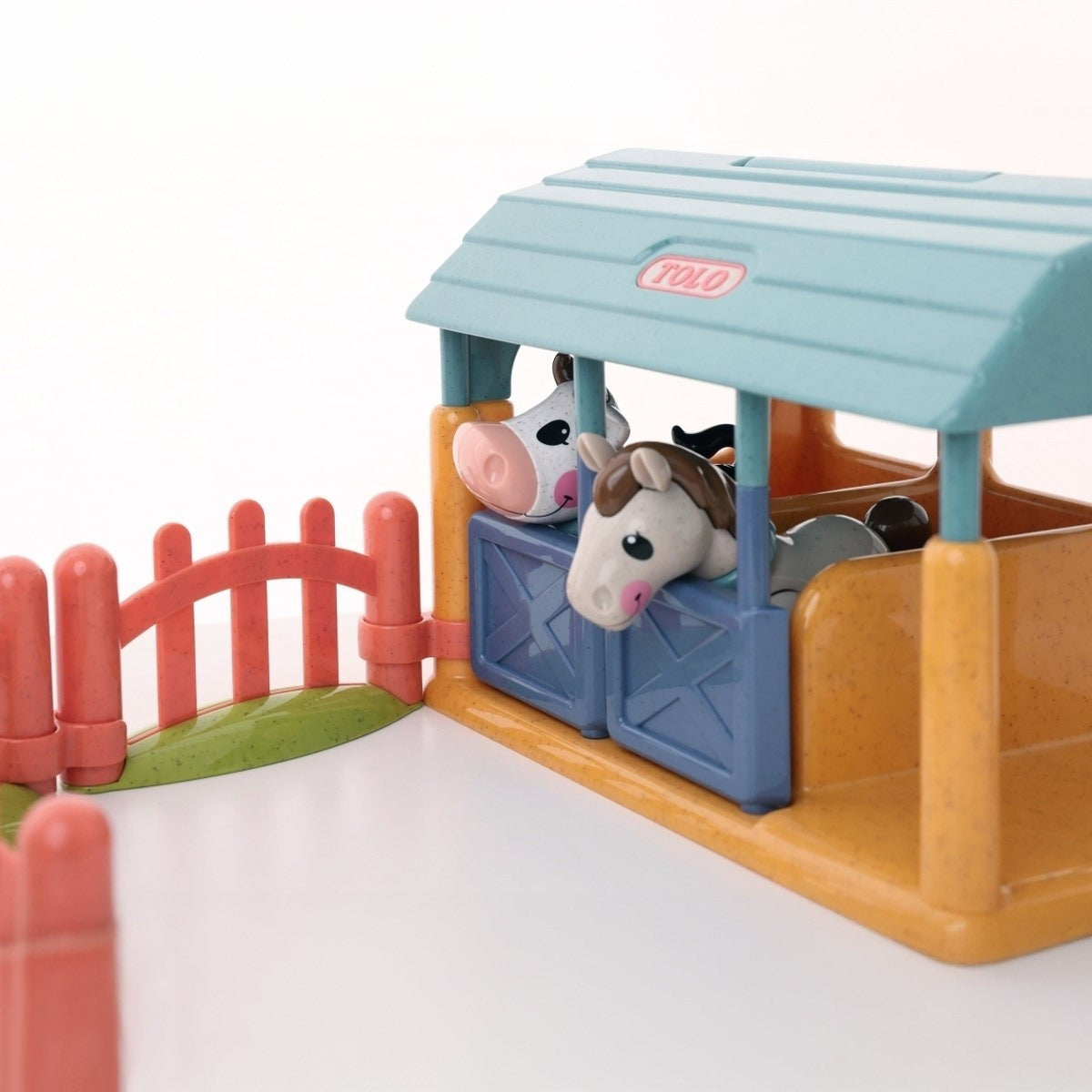 Tolo - First Friends Stable Set with Horse & Cow